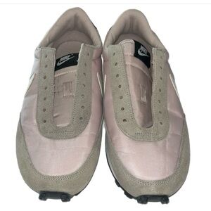 Nike DayBreak Barely Rose White Running Shoes Sneakers size 8.5